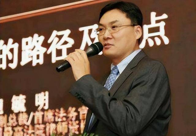 鲍毓明最新动态，法律边缘的游走与公众视线的聚焦