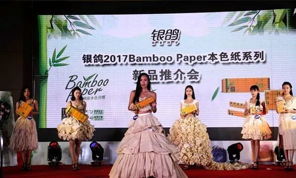 邝敬之的最新日常，爱与陪伴的温馨时光